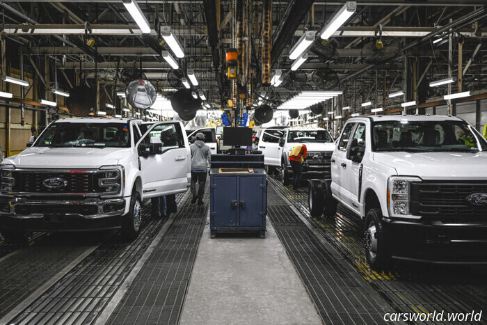 Trump Flexibiliza Los Aranceles Automotrices Con Una Regla Del 85%, Mientras Que Los Compradores Se Preparan Para Recibir Una Descarga De Calcomanías | Carscoops